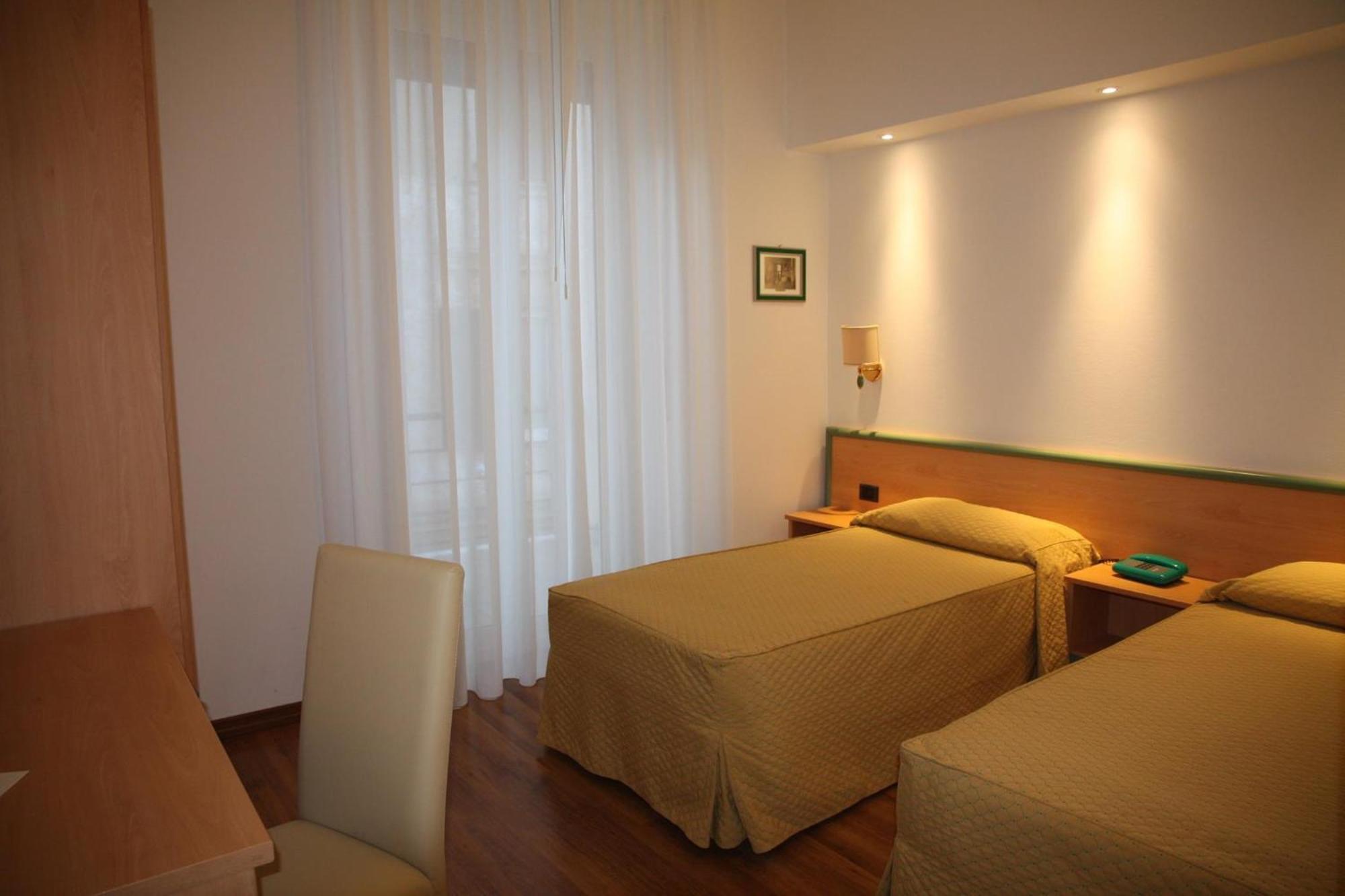 Hotel Iris Генуя Номер фото